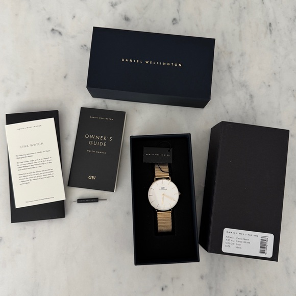 Daniel Wellington Gold and White Women\'s Watch main image 9